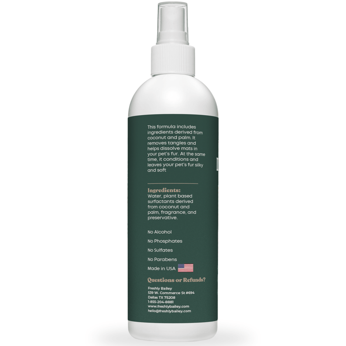 using doodle detangler spray to remove tangles from goldendoodle